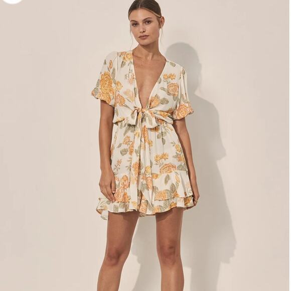 Kivari Blake Tie Front Floral Mini Dress Sz 6 - Picture 1 of 10